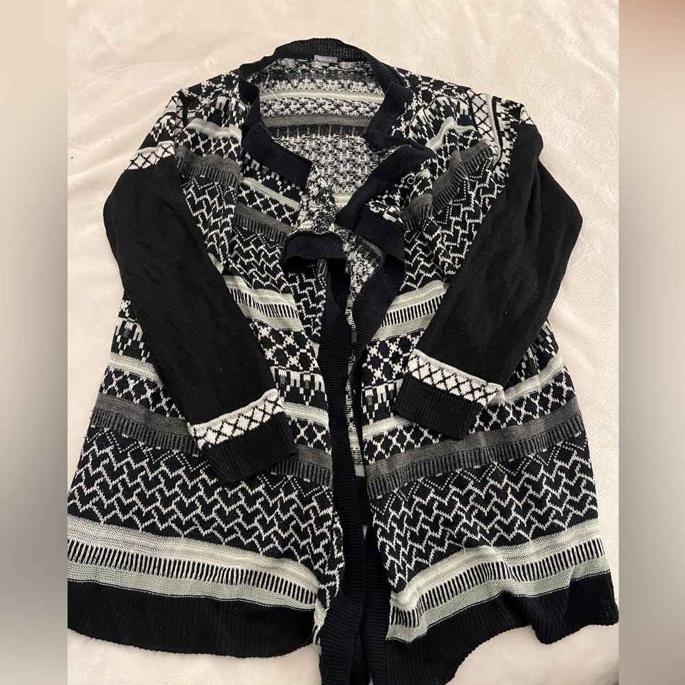 Black&White pattern Charlotte Russe cardigan